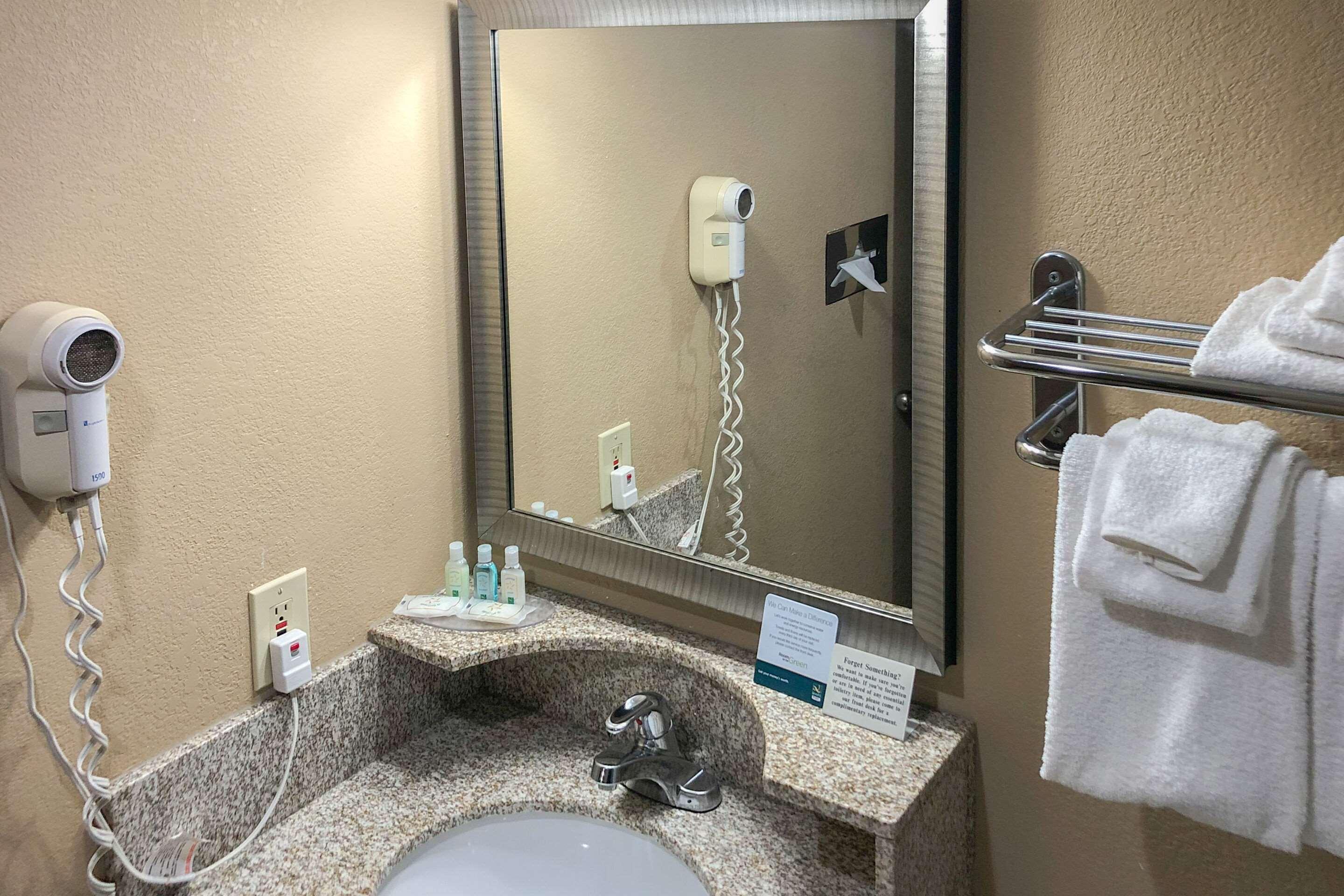 Quality Inn Near Joint Base Andrews-Washington Area Camp Springs Esterno foto